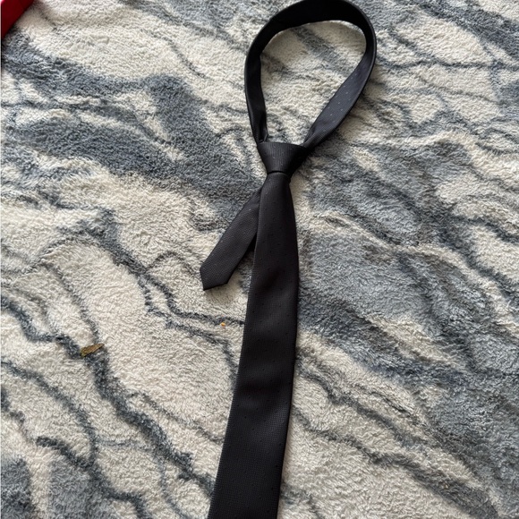 Perry Ellis Sleek Black Tie - Picture 1 of 2